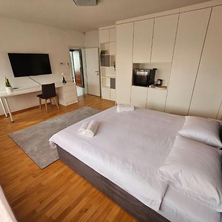 Comfort Rooms Remiza - Free Private Parking - Self Check-In Загреб Екстер'єр фото