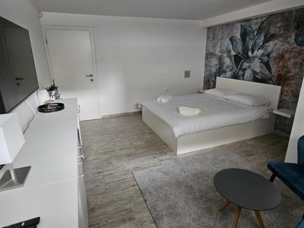 Comfort Rooms Remiza - Free Private Parking - Self Check-In Загреб Екстер'єр фото