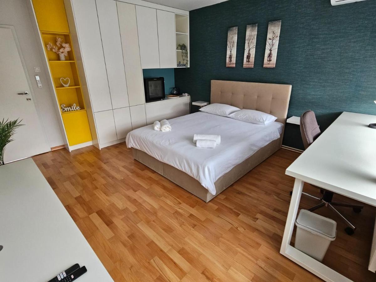 Comfort Rooms Remiza - Free Private Parking - Self Check-In Загреб Екстер'єр фото