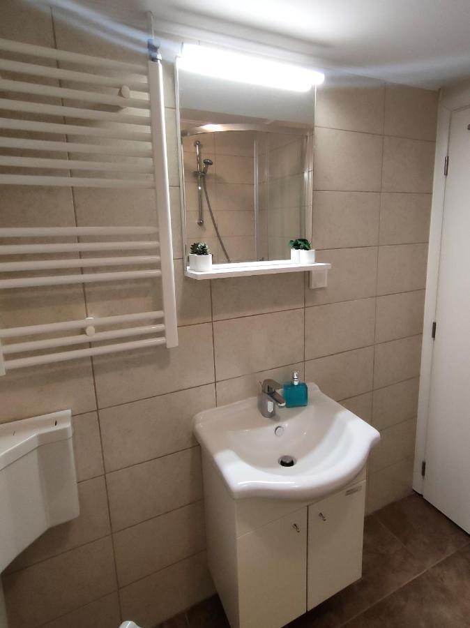 Comfort Rooms Remiza - Free Private Parking - Self Check-In Загреб Екстер'єр фото
