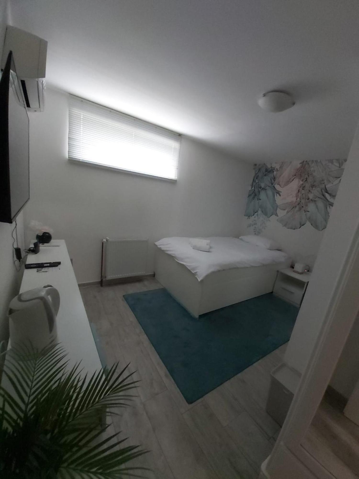Comfort Rooms Remiza - Free Private Parking - Self Check-In Загреб Екстер'єр фото