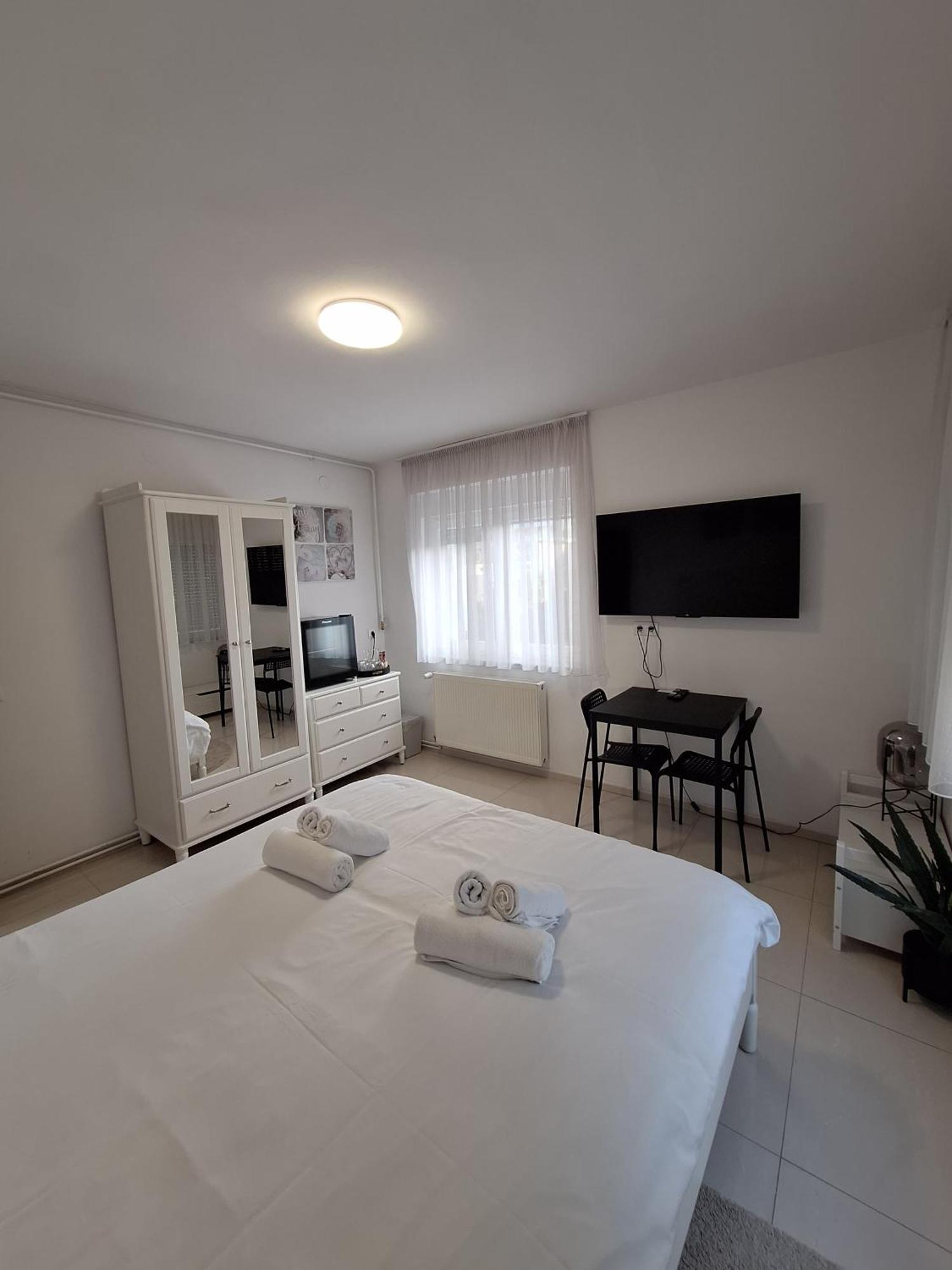 Comfort Rooms Remiza - Free Private Parking - Self Check-In Загреб Екстер'єр фото