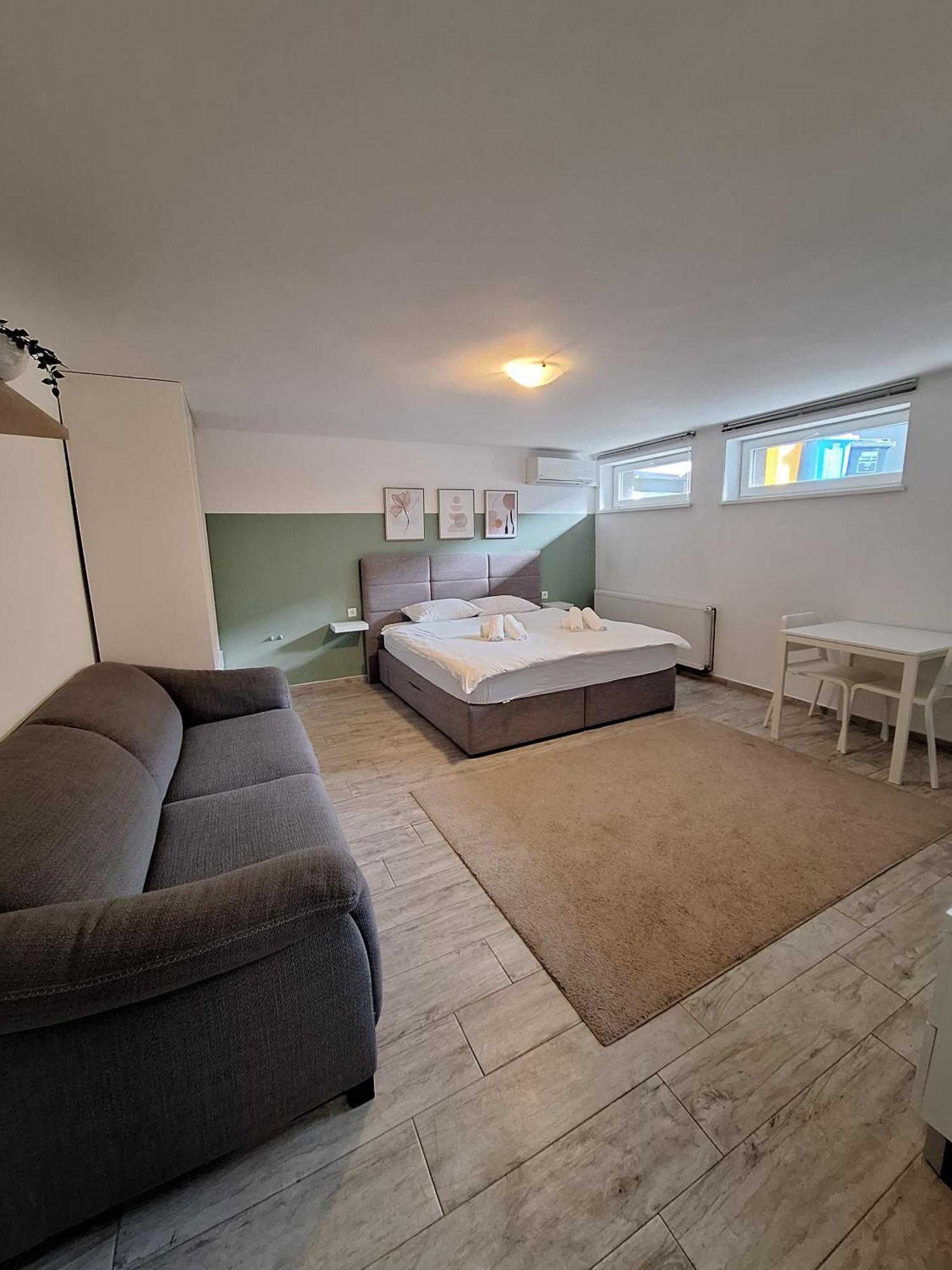 Comfort Rooms Remiza - Free Private Parking - Self Check-In Загреб Екстер'єр фото